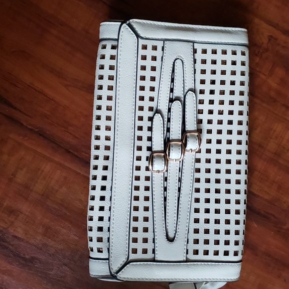 Clutch - Picture 1 of 3